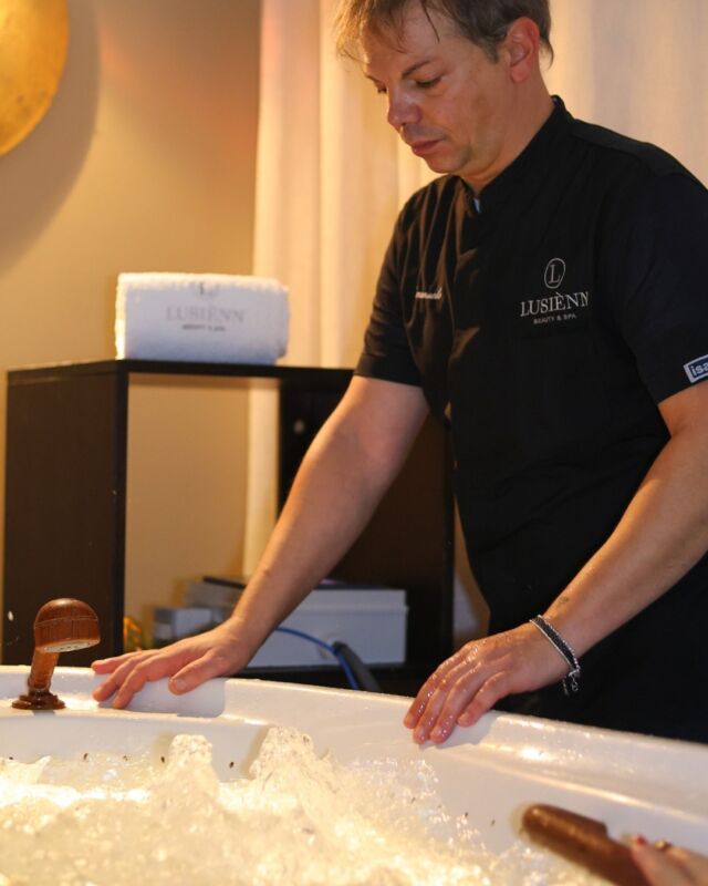 🌟Secondo Lusiènn Beauty & Spa il periodo delle feste è il momento perfetto per prendersi cura di sé.

Regalati o regala a chi ami una pausa di relax nel nostro centro benessere!

Scrivici in dm per ricevere maggiori informazioni

📍​ Via David Livingstone, 21, 41123 Modena MO
📞 059 787 4786
☎️​ 3407793668

#lusiennbeautyandspa #spamodena #centroesteticomodena #benessere #relaxmodena #beauty